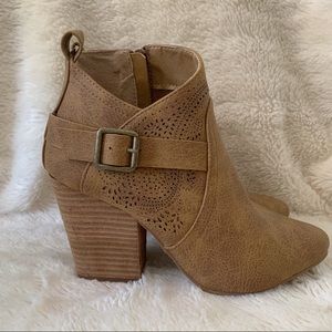Very G Tan Zipper Ankle Booties SZ 7